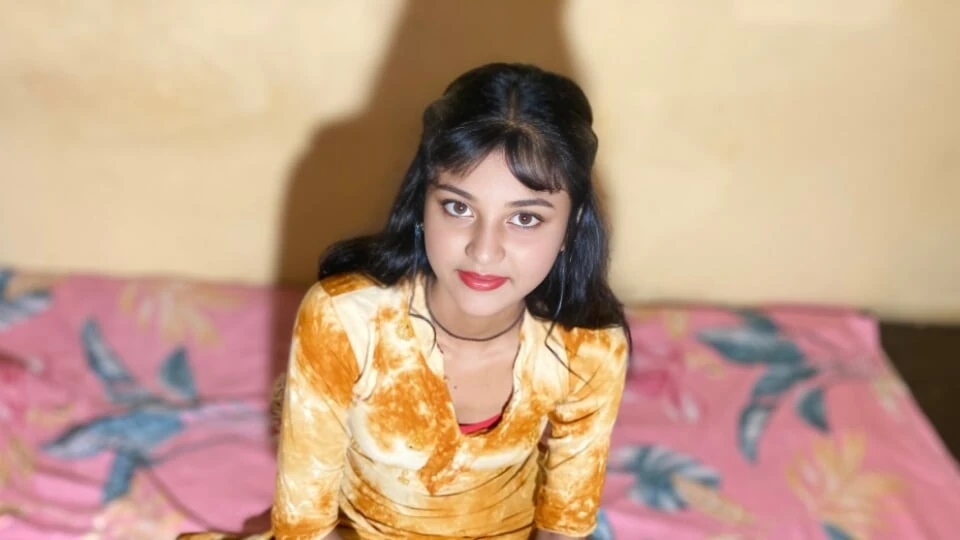 Leave friend’s sister in her house after leashing. Friend’s sister